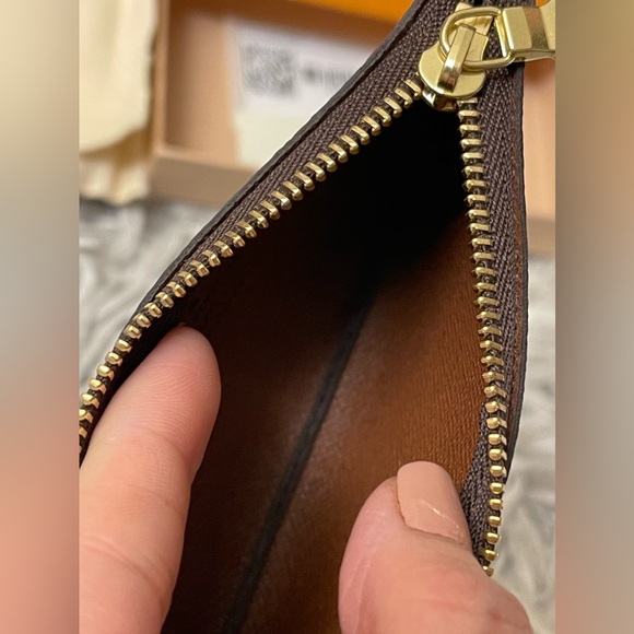 *** SOLD *** Louis Vuitton Key Pouch Monogram - Picture 5 of 13